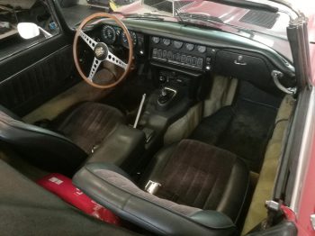 Sellerie Cuir Jaguar type E avant rénovation par RC Sellerie RC Sellerie