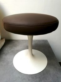 Réalisation tabouret cuir Knoll rénové par RC Sellerie RC Sellerie