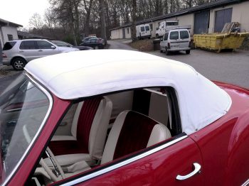 Remplacement de la capote d'un cabriolet Karmann Ghia par RC Sellerie RC Sellerie