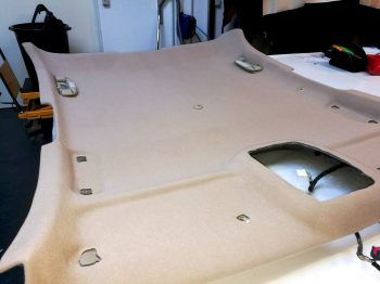 Rénovation ciel de toit Jaguar XJ6 - support prêt à être reposé RC Sellerie