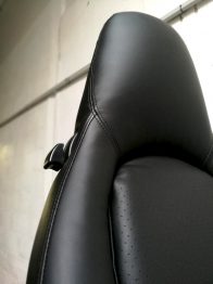 Détail siège cuir rénové Porsche 911 type 993 RC Sellerie