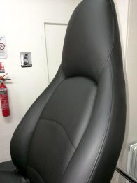 Détail siège cuir rénové Porsche 911 type 993 RC Sellerie