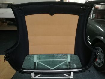 Remplacement ciel de toit en alcantara sur Porsche Boxster par RC Sellerie RC Sellerie