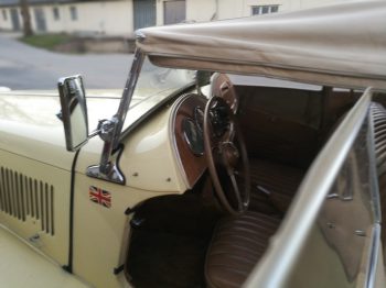 Remplacement vitrage latéral MG TD par RC Sellerie RC Sellerie