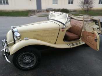 Remplacement vitrage latéral MG TD par RC Sellerie RC Sellerie