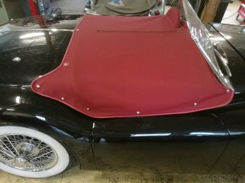 Création d’un couvre tonneau en toile Alpaga Jaguar XK 140 par RC Sellerie RC Sellerie