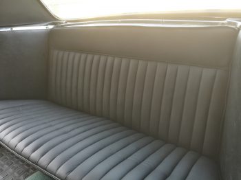 Rénovation Sellerie cuir banquette arrière Peugeot 404 Cabriolet par RC Sellerie RC Sellerie