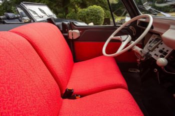 Remplacement du tissu diamanté rouge sur 2CV Azelle par RC Sellerie par RC Sellerie RC Sellerie