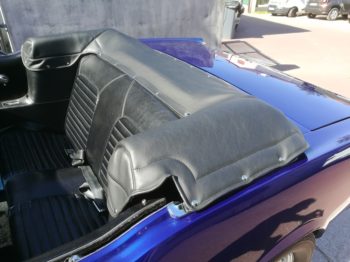 Réalisation d'un couvre capote en simili sur Ford Mustang par RC Sellerie RC Sellerie
