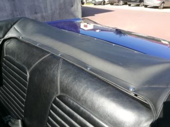 Reconception du système d'accroche du couvre capote derrière la banquette par RC Sellerie RC Sellerie