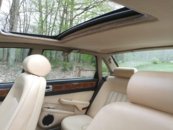 Rénovation ciel de toit avec toit ouvrant  XJ40 Jaguar par RC Sellerie RC Sellerie