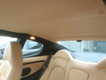 Remplacement du tissu de ciel de toit en jersey sur Maserati Coupé GT 4200 chez RC Sellerie RC Sellerie