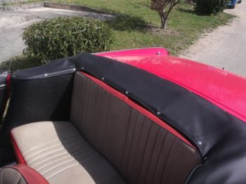 Réalisation d'un couvre-capote 404 Cabriolet par RC Sellerie RC Sellerie