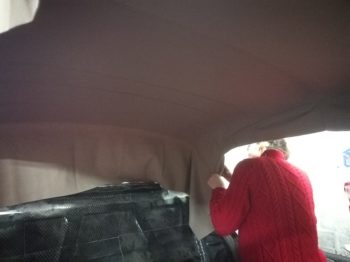 Renouvellement du tissu de ciel de toit en laine sur jaguar MK2 par RC Sellerie RC Sellerie