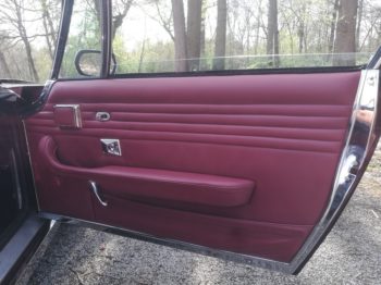 Panneau de porte cuir rénové sur Jensen Interceptor II par RC Sellerie RC Sellerie