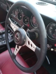 Volant cuir avec point de croix sur Jensen Interceptor II par RC Sellerie RC Sellerie