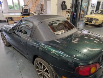 Changement capote en vinyle sur Mazda MX5 par RC Sellerie RC Sellerie