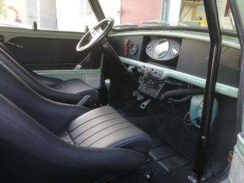 Personnalisation de l'intérieur de cette Mini Cooper S MK2 chez RC Sellerie RC Sellerie