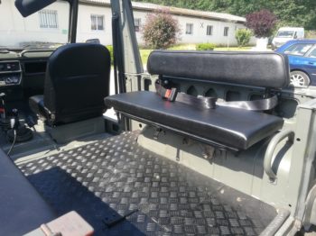 Rénovation des banquettes arrière en simili d'un Peugeot P4 par RC Sellerie RC Sellerie
