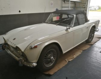 Remplacement capote vinyle Triumph TR4 par RC Sellerie RC Sellerie