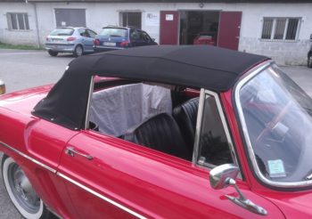 Remplacement d'une capote en alpaga sur Renault Floride par RC Sellerie RC Sellerie