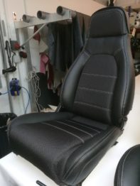 Renforcement des mousses et ajout mousse de confort avec nouvelles coiffes en tissu et simili cuir par RC Sellerie RC Sellerie