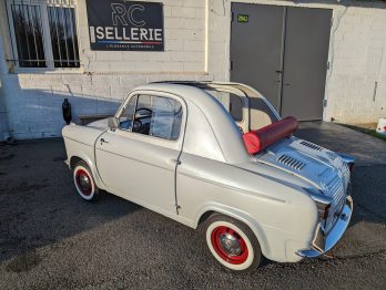 Réalisation d'une sellerie personnalisée en simili-cuir Zèbre pour Vespa 400 par RC Sellerie RC Sellerie