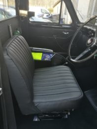 Siège en cuir avec côtes sellier pour ce taxi londonien par RC Sellerie RC Sellerie
