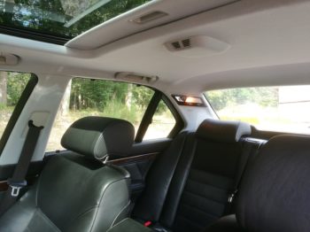 Remplacement du tissu de ciel de toit et des ébénisteries latérales d'une BMW E34 750i par RC Sellerie RC Sellerie