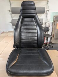 Réparation de l'assise et du dossier en cuir d'une Porsche 911 SC par RC Sellerie - Situation avant travaux RC Sellerie