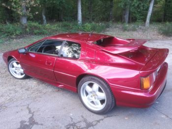 Fin de la restautration de la sellerie cuir de cette Lotus Esprit par RC Sellerie septembre 2022 RC Sellerie