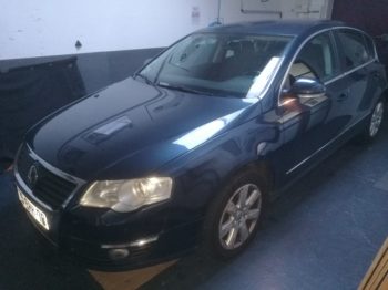 Rénovation du ciel de toit d'une VW Passat par RC Sellerie  RC Sellerie