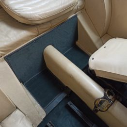 Remplacement de la moquette d'une Morgan 1973 par l'Atelier RC Sellerie - places AR RC Sellerie