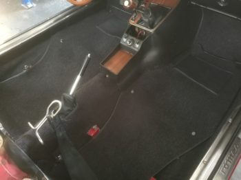 Remplacement des moquettes sur un Coupé 2000 Bertone Alfa Romeo par RC Sellerie à Languenan RC Sellerie