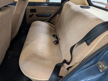 Réalisation d'une sellerie en velours côtelé avec changement des mousses sur Renault 5 GTL par RC Sellerie RC Sellerie