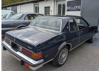 Remplacement du tissu de ciel de toit en microfibre type alcantara sur une Buick Skylark par RC Sellerie RC Sellerie