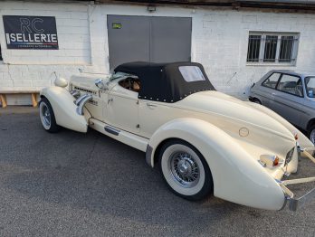 Adaptation de la capote et réalisation de vitrages latéraux souples amovibles par RC sellerie pour cette Auburn - type 1934 USA RC Sellerie