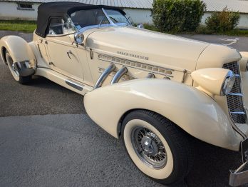 Adaptation de la capote et réalisation de vitrages latéraux souples amovibles par RC sellerie pour cette Auburn - type 1934 USA RC Sellerie