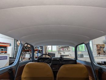 Remplacement ciel de toit en vinyle par RC Sellerie sur une Trabant 600 RC Sellerie