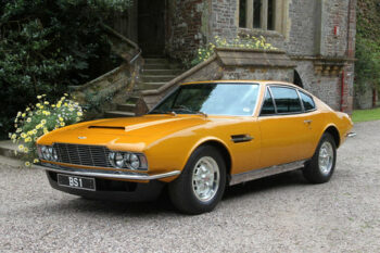 Réalisation d'un ciel de toit en suédine avec côtes sur Aston Martin DBS par RC Sellerie RC Sellerie