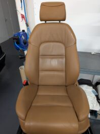 Remplacement du cuir du bandeau latéral gauche du dossier sur Audi A8 par RC Sellerie RC Sellerie