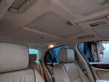 Personnalisation de l'intérieur par un ciel de toit en Alcantara sur Jaguar XJ6 - X350 par RC Sellerie RC Sellerie