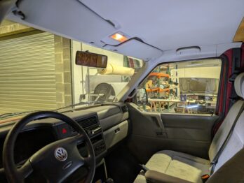 Remplacement du tissu de ciel de toit en jersey sur Combi VW T4 chez RC Sellerie RC Sellerie