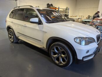 Remplacement ciel de toit typé Alcantara sur un BMW X5 E70 par RC Sellerie RC Sellerie