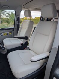 Remplacement du vinyle des coiffes de siège par un matériau haut de gamme et résistant par RC Sellerie du Combi VW T6 RC Sellerie